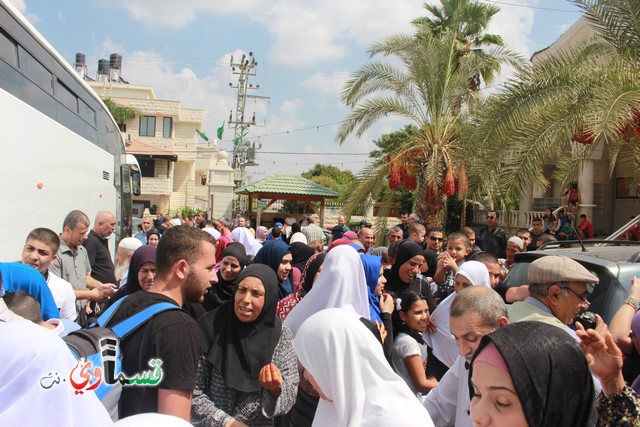 كفرقاسم -فيديو : حجا مبرور وسعيا مشكورا .. حجاج حافلة الحاج احمد الصوص تصل البلدة بسلام ودموع الفرح تغمر الجميع 